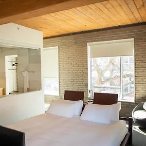 https://hotel-ocho.niagara-fallshotels.com