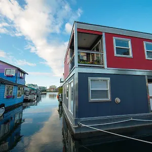 ** Couette-café A Float In Fisherman's Wharf Canada