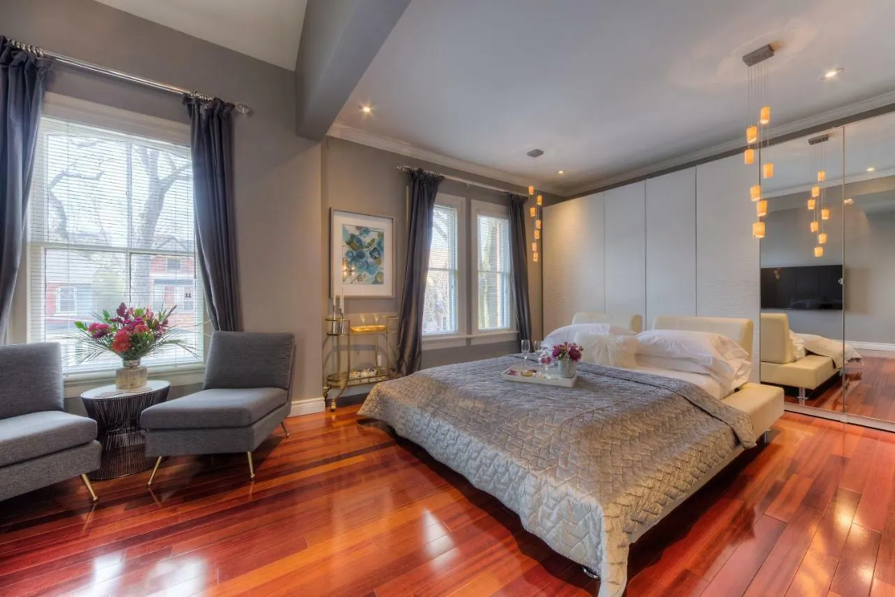 Hotel Downtown Luxury Victorian Retreat Toronto