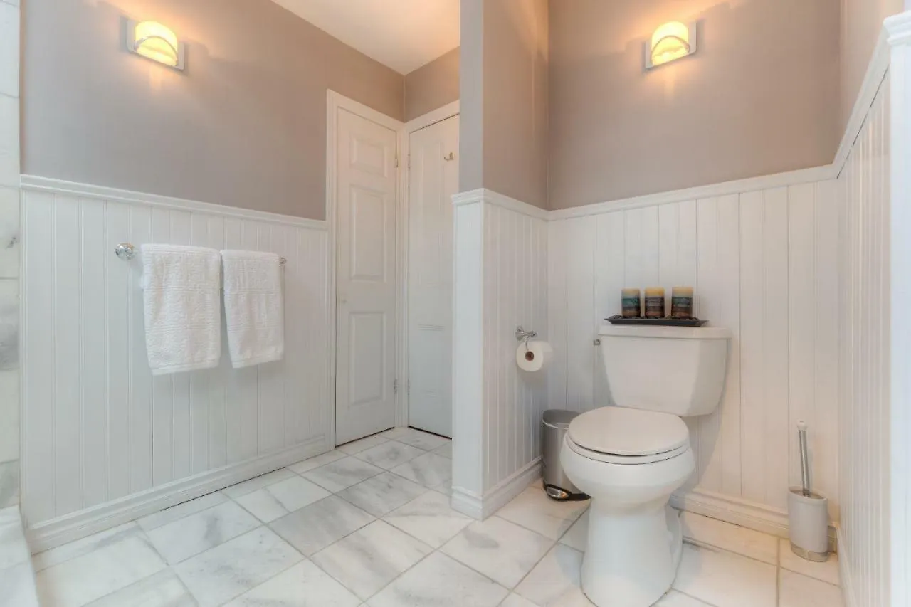 Hotel Downtown Luxury Victorian Retreat Toronto