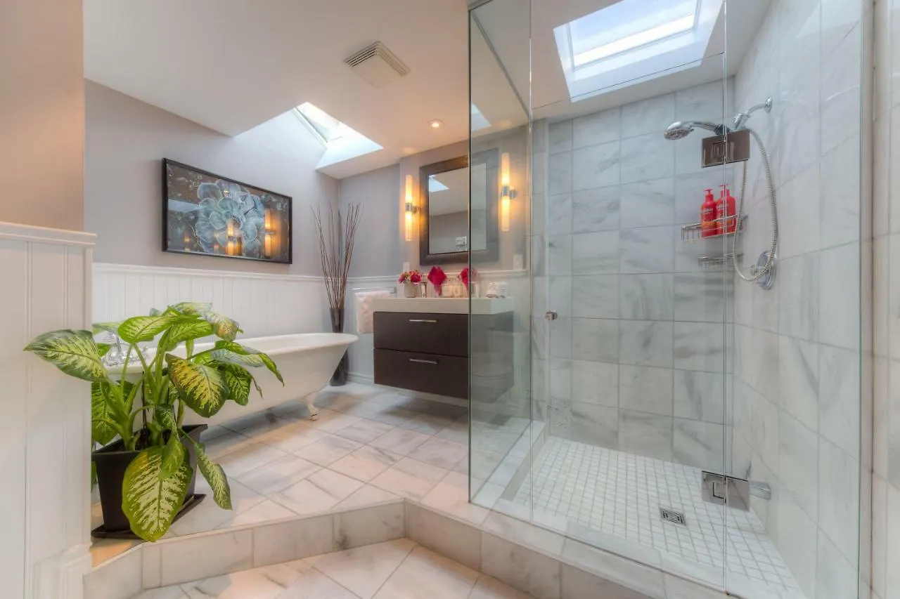 Hotel Downtown Luxury Victorian Retreat Toronto